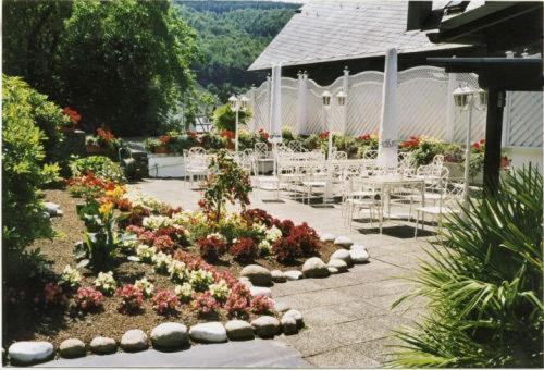 Hotel Zum Weissen Stein Kirchen  エクステリア 写真