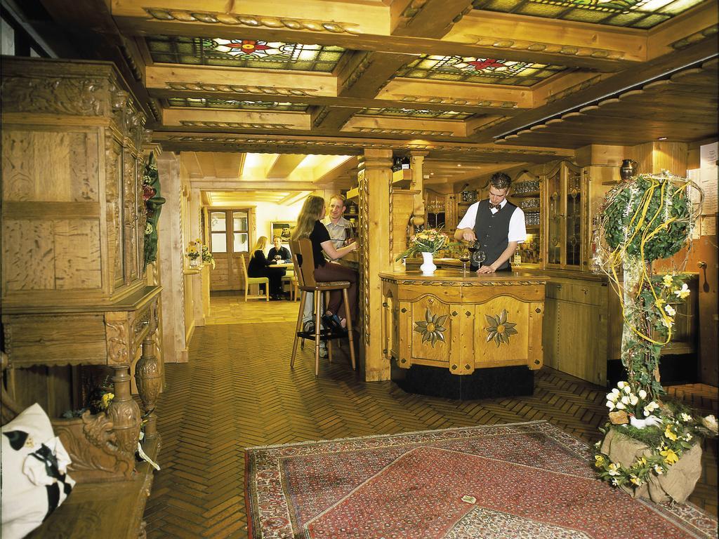 Hotel Zum Weissen Stein Kirchen  エクステリア 写真