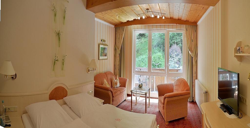 Hotel Zum Weissen Stein Kirchen  部屋 写真