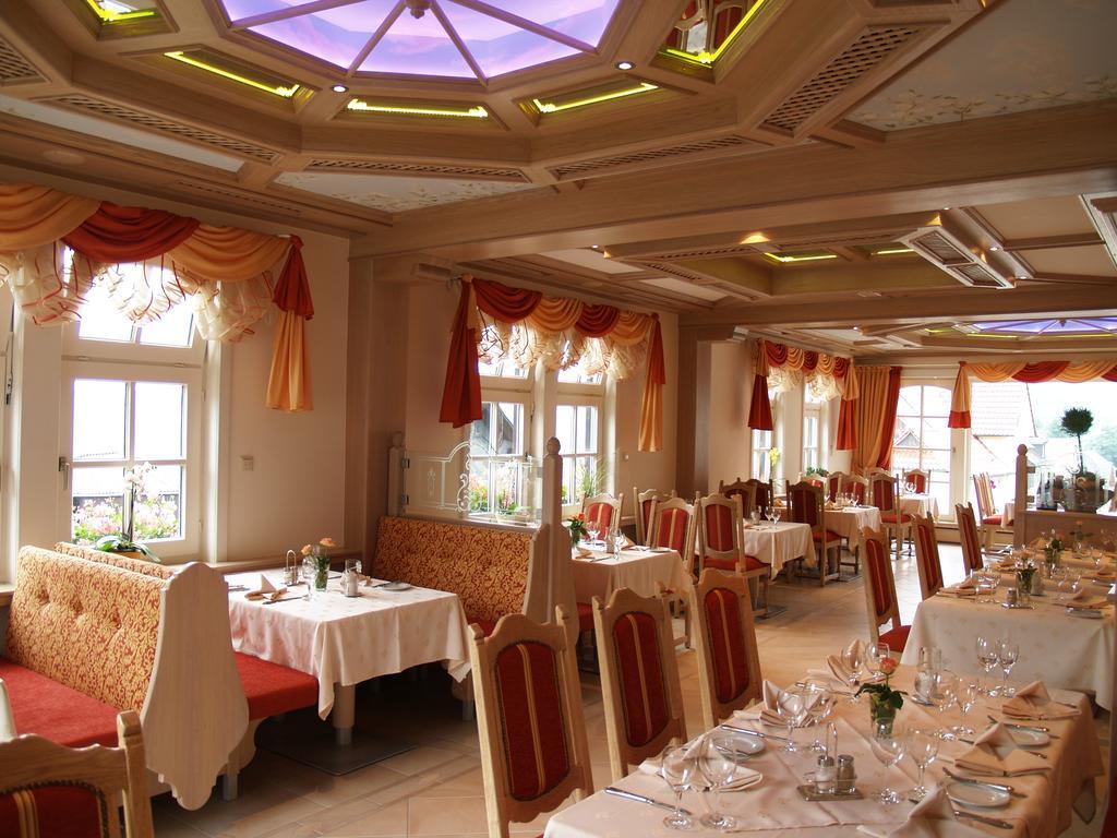 Hotel Zum Weissen Stein Kirchen  エクステリア 写真