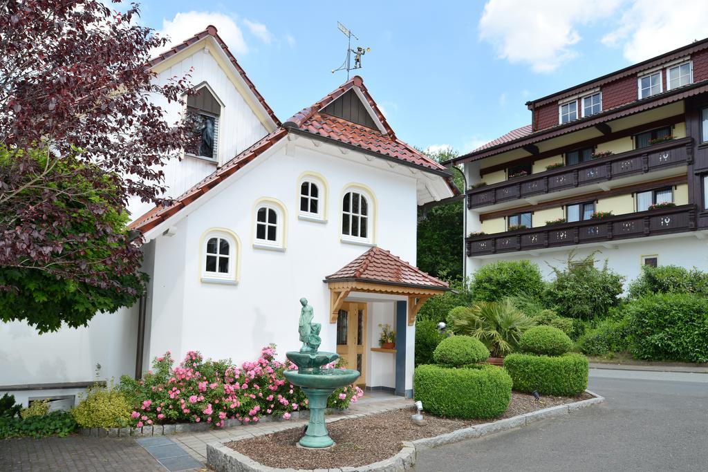 Hotel Zum Weissen Stein Kirchen  エクステリア 写真