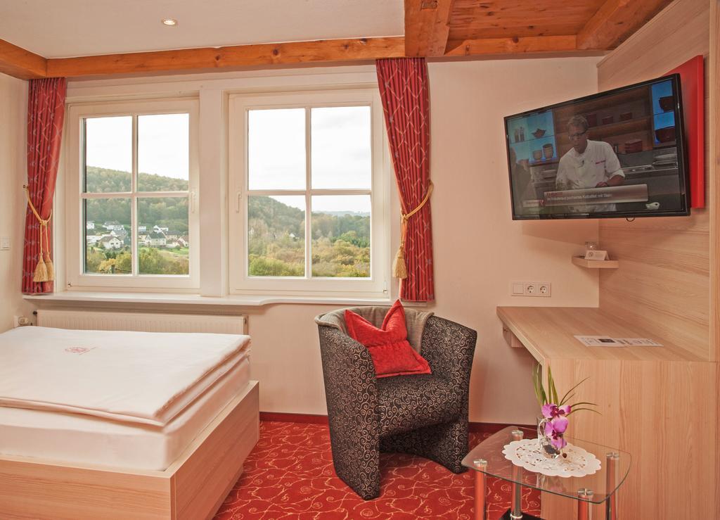 Hotel Zum Weissen Stein Kirchen  部屋 写真