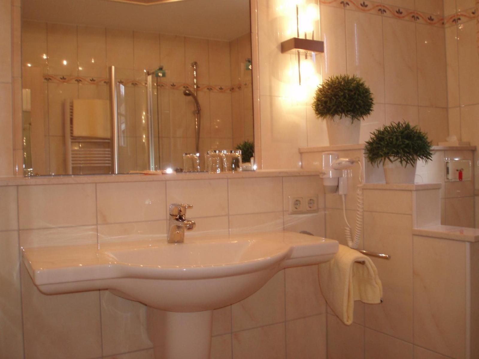 Hotel Zum Weissen Stein Kirchen  部屋 写真