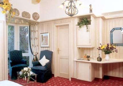 Hotel Zum Weissen Stein Kirchen  部屋 写真
